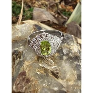 Vintage Style Cushion Cut Green Peridot & White Topaz/CZ Ring 925 Silver. Size 8
